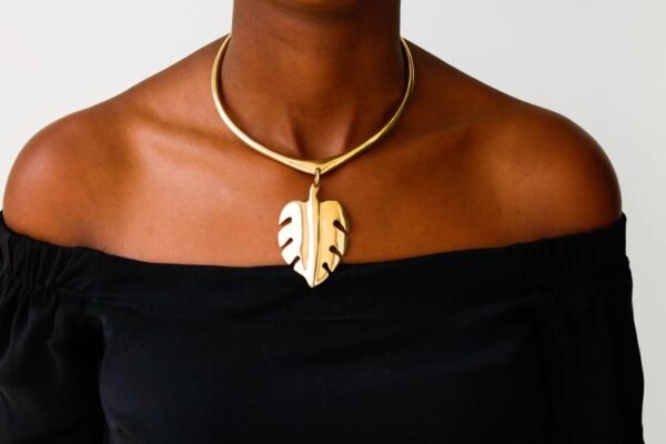 ACHAWI Brass pendant necklace