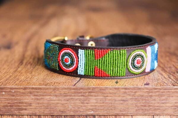 103c-327.jpg KAGUMO Maasai beaded collar