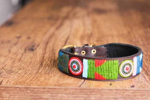 103c-328.jpg KAGUMO Maasai beaded collar