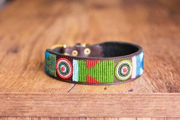 103c-329.jpg KAGUMO Maasai beaded collar