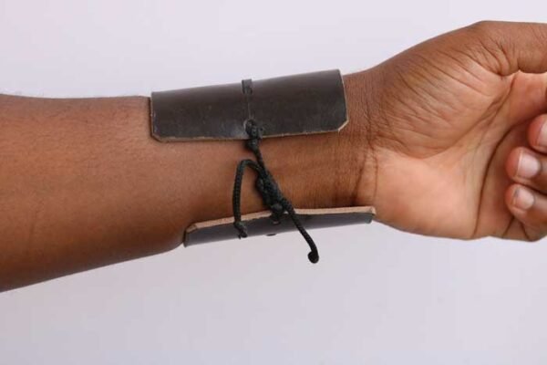 KIMAE Cowrie leather bracelet