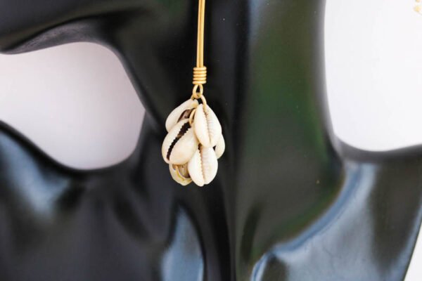 BONDE African Cowrie Shell earrings
