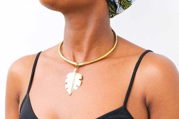 ACHAWI Brass pendant necklace